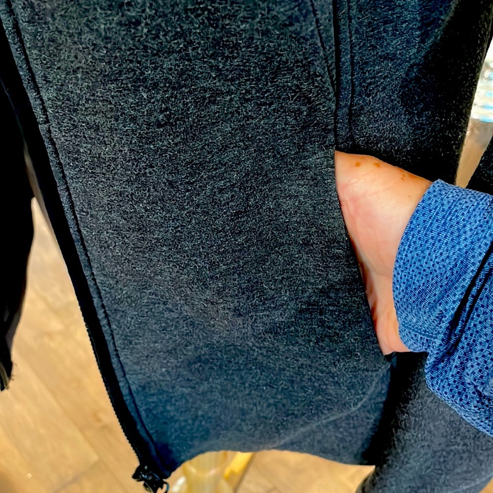 Lululemon gray zip up jacket. 2 outside hip pockets 2 deep inside pockets - Picture 2 of 5